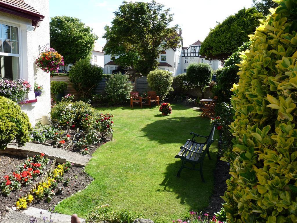 Cornerways Guest House ランディドノー エクステリア 写真